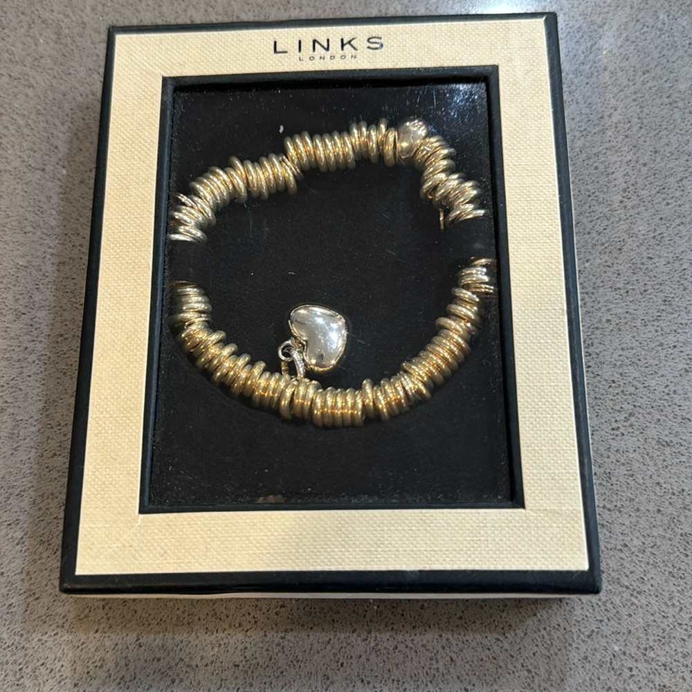 Brand new links of London, heart charm bracelet, never worn